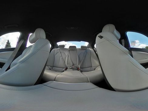 Used 2025 Genesis G70 2.5T image 42