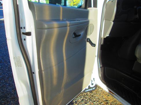Used 2004 Ford E-350 and Econoline 350 Super Duty image 13