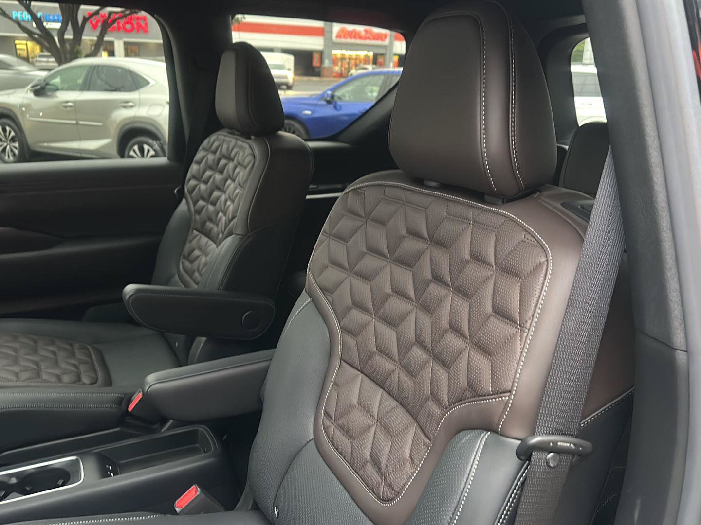 Used 2025 Nissan Armada Platinum w/ Convenience Package AWD/4WD image 26