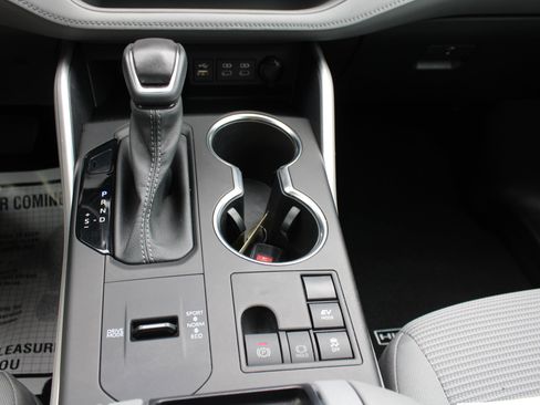 Used 2023 Toyota Highlander LE image 24