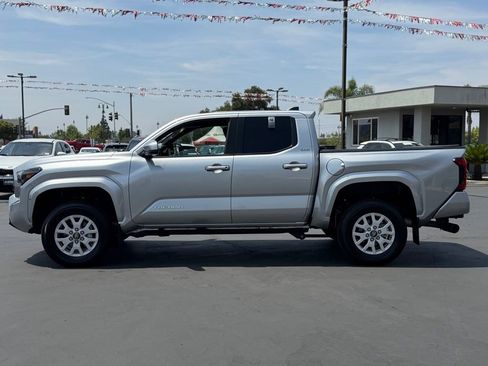 Certified 2025 Toyota Tacoma SR5 AWD/4WD image 6