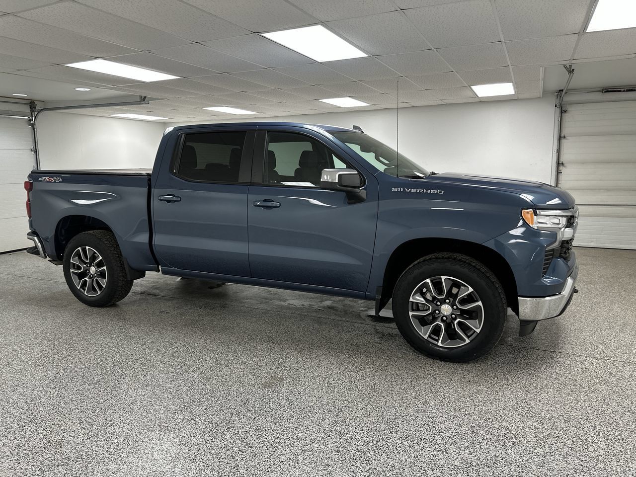 Used 2024 Chevrolet Silverado 1500 LT AWD/4WD image 2