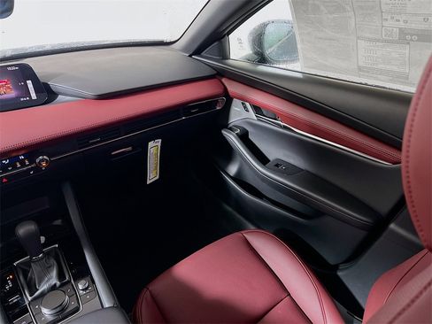 New 2026 MAZDA MAZDA3 Hatchback w/Premium Plus Pkg image 21
