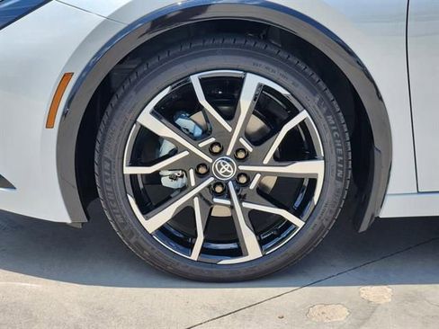 New 2025 Toyota Prius Plug-In Hybrid image 7