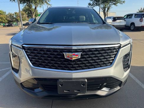 Used 2025 Cadillac XT4 Premium Luxury image 2