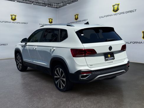 Used 2022 Volkswagen Taos SE FWD image 3