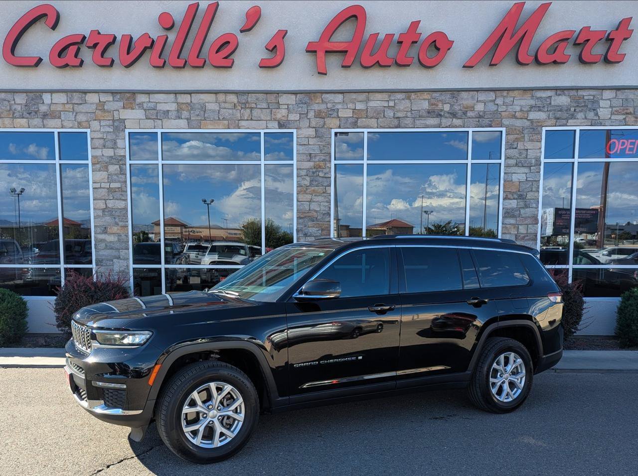 Used 2023 Jeep Grand Cherokee L Limited w/ Trailer Tow Group (B) AWD/4WD image 1