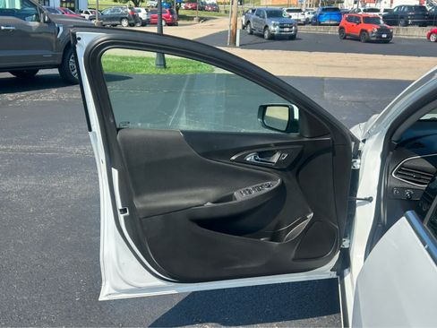 Used 2025 Chevrolet Malibu LT FWD image 13