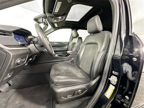 Used 2023 Jeep Grand Cherokee Altitude image 4