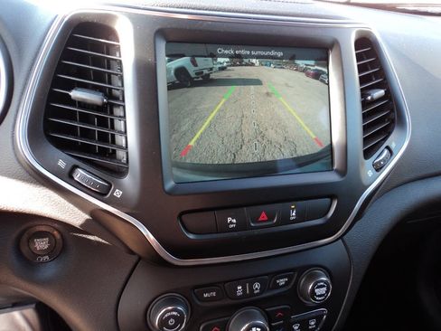 Used 2021 Jeep Cherokee Latitude Lux w/ Comfort/Convenience Group AWD/4WD image 15