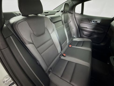 Used 2019 Volvo S60 T6 R-Design image 28
