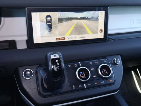 Used 2023 Land Rover Defender 110 X-Dynamic SE image 30