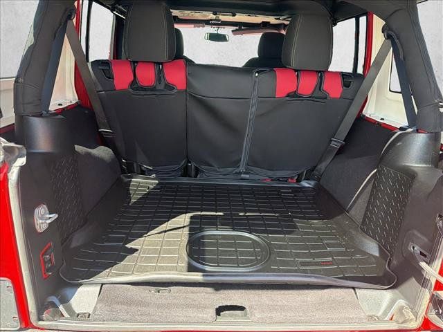 Used 2018 Jeep Wrangler Unlimited Sahara w/ Connectivity Group AWD/4WD image 19