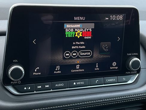 Used 2025 Nissan Rogue SV image 30