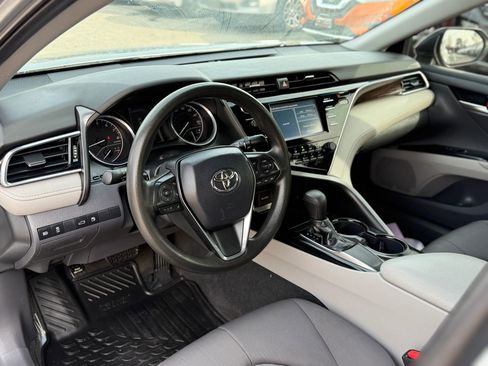 Used 2018 Toyota Camry LE image 14