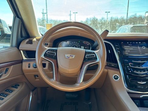 Used 2016 Cadillac Escalade Platinum image 43
