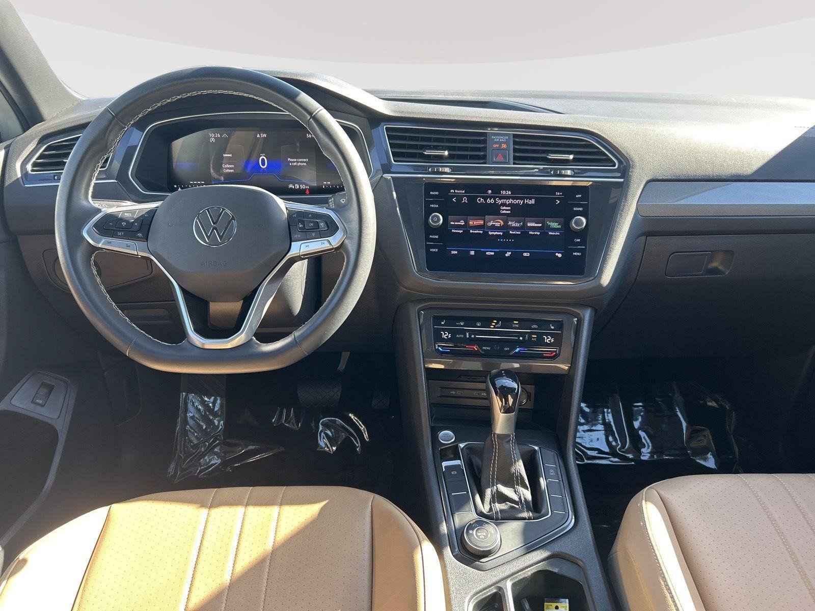 Certified 2024 Volkswagen Tiguan SE w/ Panoramic Sunroof Package AWD/4WD image 16