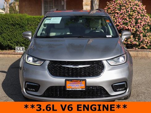 Used 2021 Chrysler Pacifica Touring-L image 3