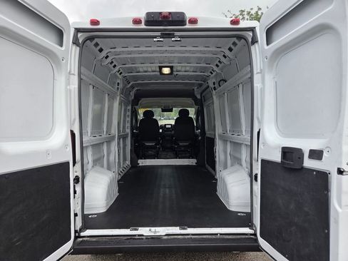 Used 2024 RAM ProMaster 2500 w/ Convenience Group FWD image 18