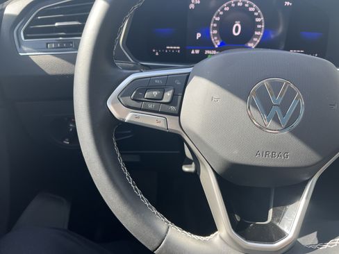 Certified 2023 Volkswagen Tiguan SE w/ Panoramic Sunroof Package FWD image 16