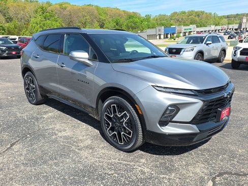Used 2023 Chevrolet Blazer RS w/ Driver Confidence II Package AWD/4WD image 2