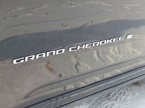 Used 2023 Jeep Grand Cherokee Overland image 13