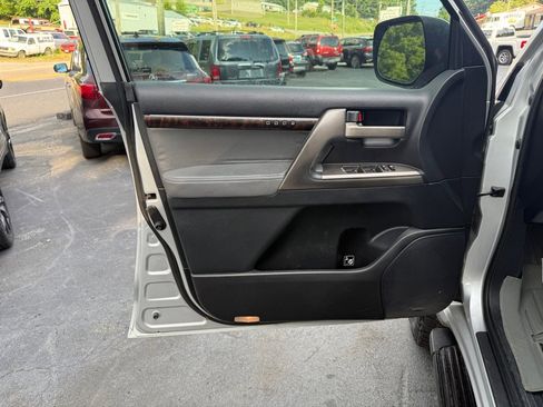 Used 2009 Toyota Land Cruiser image 39