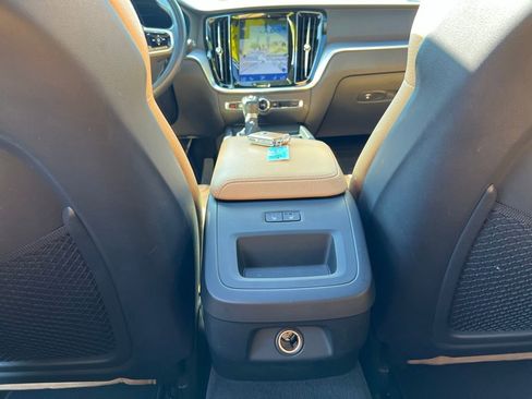 Used 2020 Volvo V60 T5 Cross Country image 43
