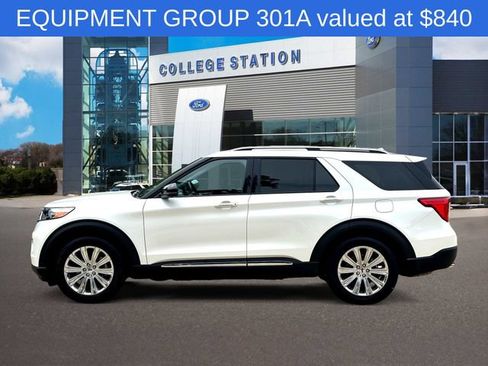 Used 2023 Ford Explorer Limited w/ Limited Technology Package RWD image 3