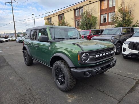New 2025 Ford Bronco Big Bend w/ Black Diamond Package image 3