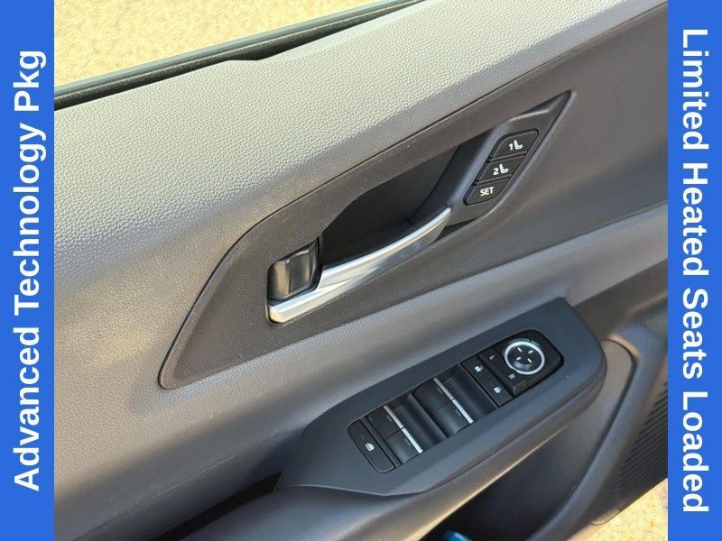 Used 2025 Toyota Prius Limited w/ Limited Premium Package FWD image 18