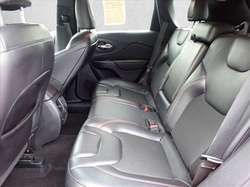 Used 2021 Jeep Cherokee Trailhawk w/ Technology Group AWD/4WD image 9