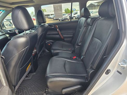 Used 2012 Toyota Highlander Limited w/ Tow Pkg image 11