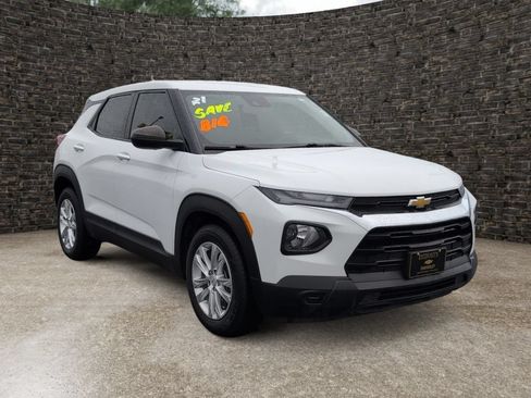 Used 2021 Chevrolet TrailBlazer LS FWD image 2