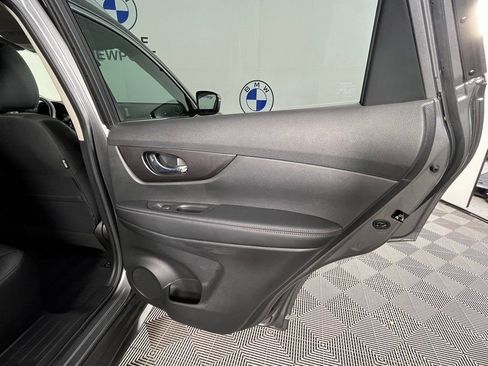 Used 2020 Nissan Rogue SV image 25