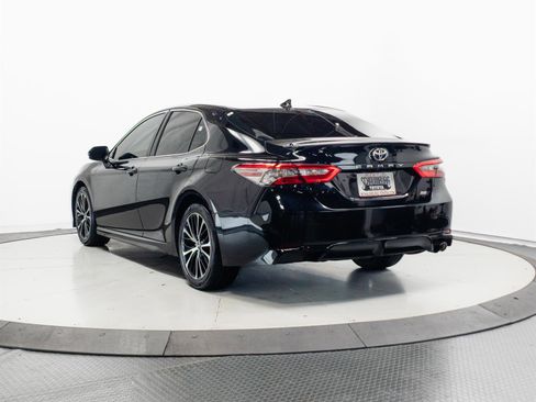 Used 2019 Toyota Camry SE FWD image 8