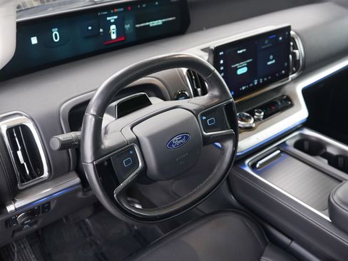 Used 2025 Ford Expedition Platinum AWD/4WD image 24