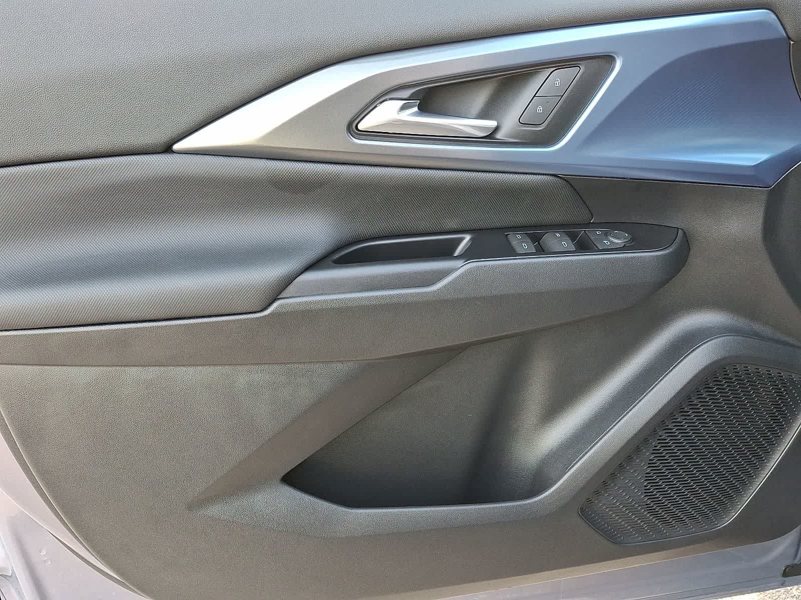 New 2025 Chevrolet Equinox EV LT FWD image 8