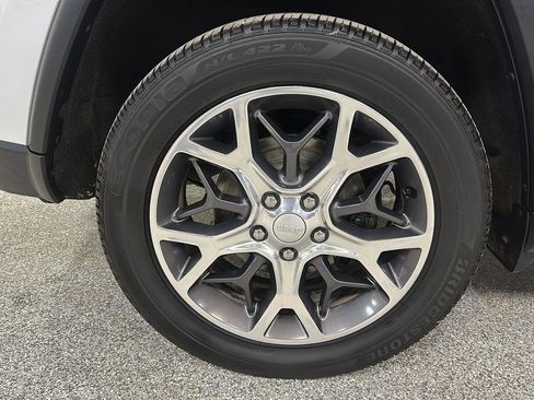 Used 2019 Jeep Grand Cherokee Limited w/ Trailer Tow Group IV image 12