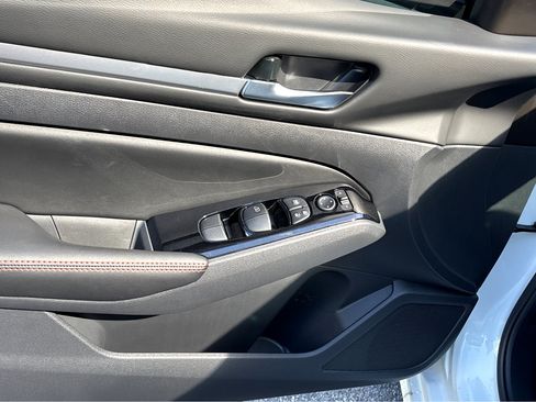 Used 2024 Nissan Altima 2.5 SR image 24