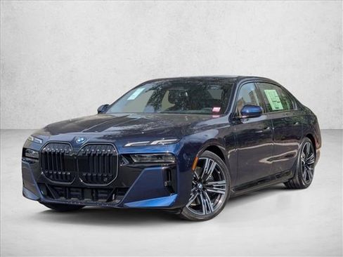 New 2026 BMW 750e xDrive image 1
