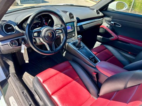 Used 2019 Porsche 718 Cayman RWD image 11