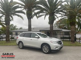 Used 2016 Nissan Pathfinder SV image 1