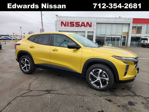 Used 2024 Chevrolet Trax RS w/ Driver Confidence Package image 1