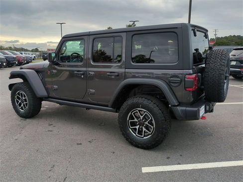 Used 2024 Jeep Wrangler Unlimited Rubicon w/ Technology Group image 6