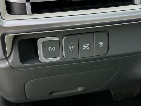 Used 2025 Hyundai Santa Fe SEL FWD image 17
