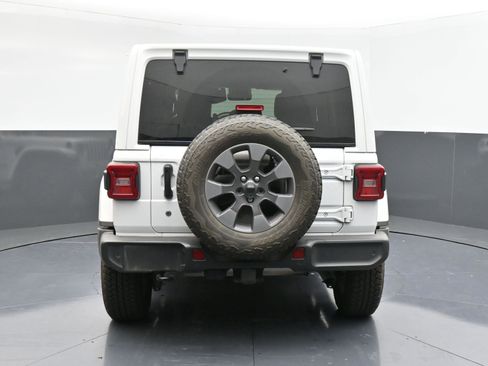 Used 2019 Jeep Wrangler Unlimited Sahara image 7