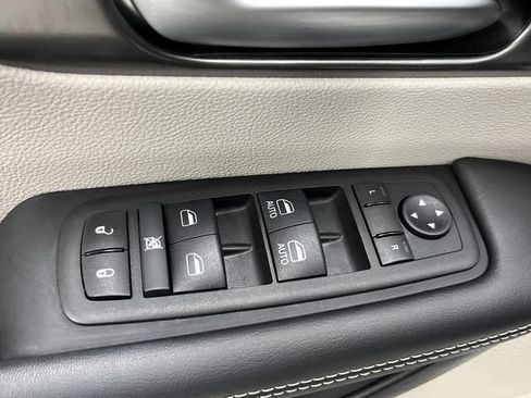 Certified 2024 Chrysler Pacifica Touring-L image 27