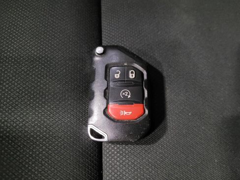 Used 2018 Jeep Wrangler Unlimited Sahara w/ Cold Weather Group image 32