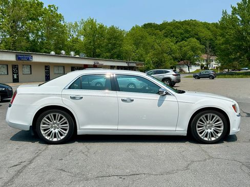 Used 2014 Chrysler 300 C w/ Light Group image 9